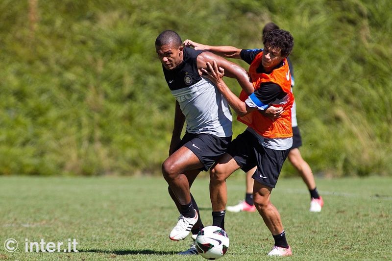 APPIANO GENTILE - Compatriots they may be, but Juan and Coutinho have a good old tussle all the same