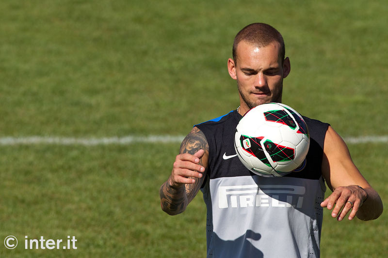 APPIANO GENTILE - Sneijder, a tu per tu con il pallone