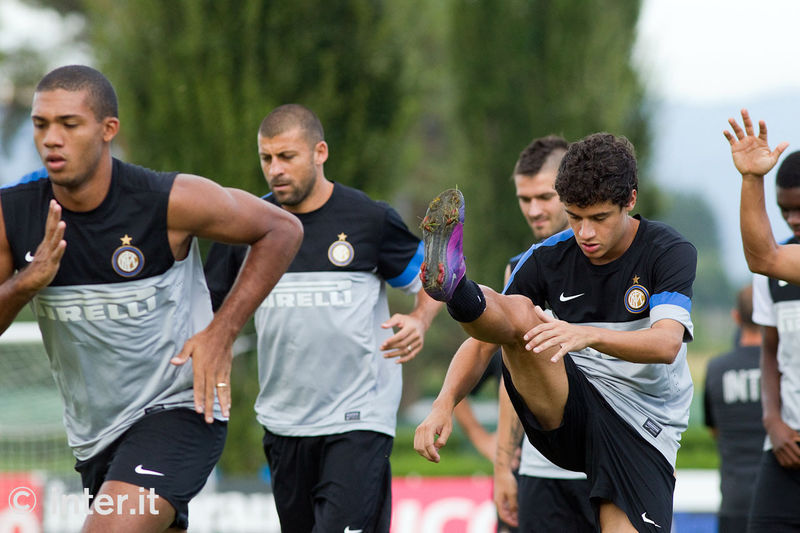 APPIANO GENTILE - The Nerazzurri during the warm-up