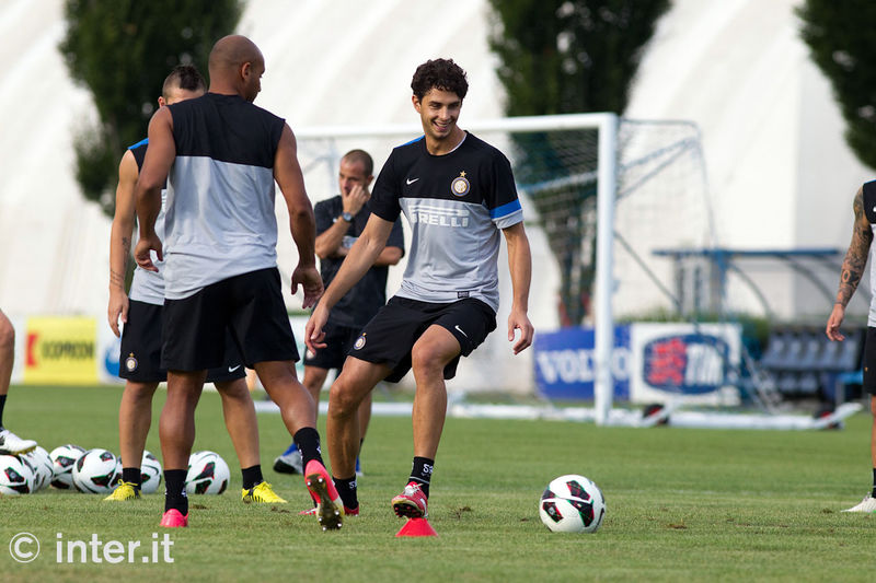 APPIANO GENTILE - Andrea Ranocchia in the thick of the action