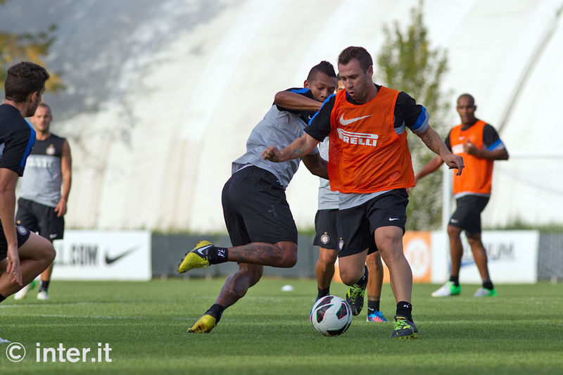APPIANO GENTILE - Cassano and Guarin, two fierce competitors