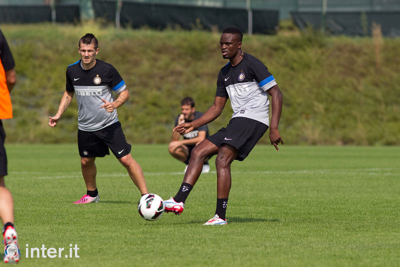 APPIANO GENTILE - Mariga and Livaja in action during the game