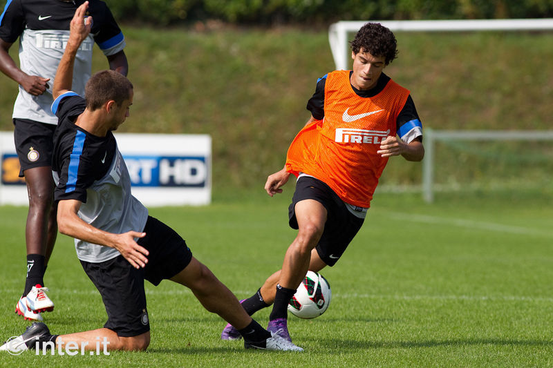 APPIANO GENTILE - Coutinho keeps the ball and goes on a run