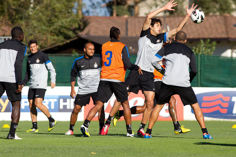 APPIANO GENTILE - Warming up with some handball 
