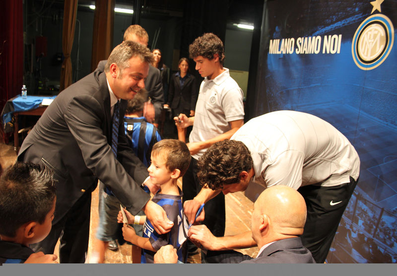     Autografi per tutti i bambini presenti