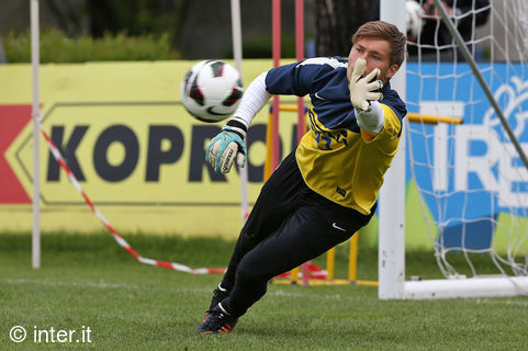 Goalkeepers at work ahead of Inter v Udinese